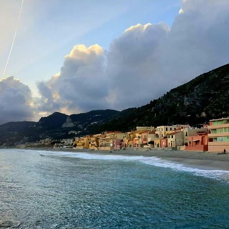 Varigotti #Subitoalmare Екстериор снимка