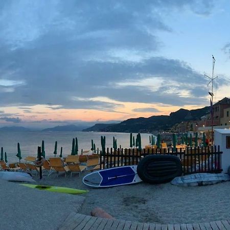 Varigotti #Subitoalmare Екстериор снимка