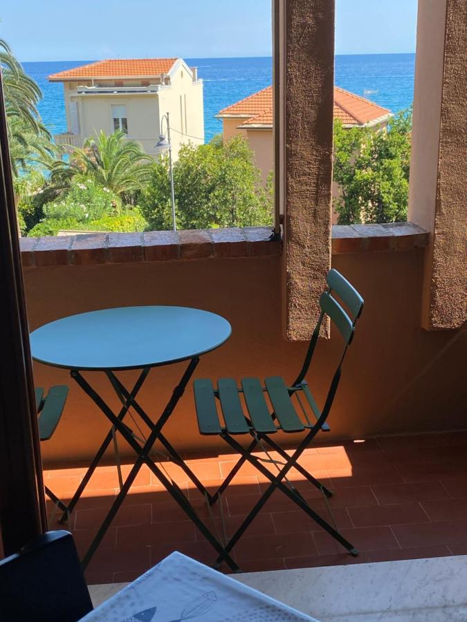 Varigotti #Subitoalmare Екстериор снимка