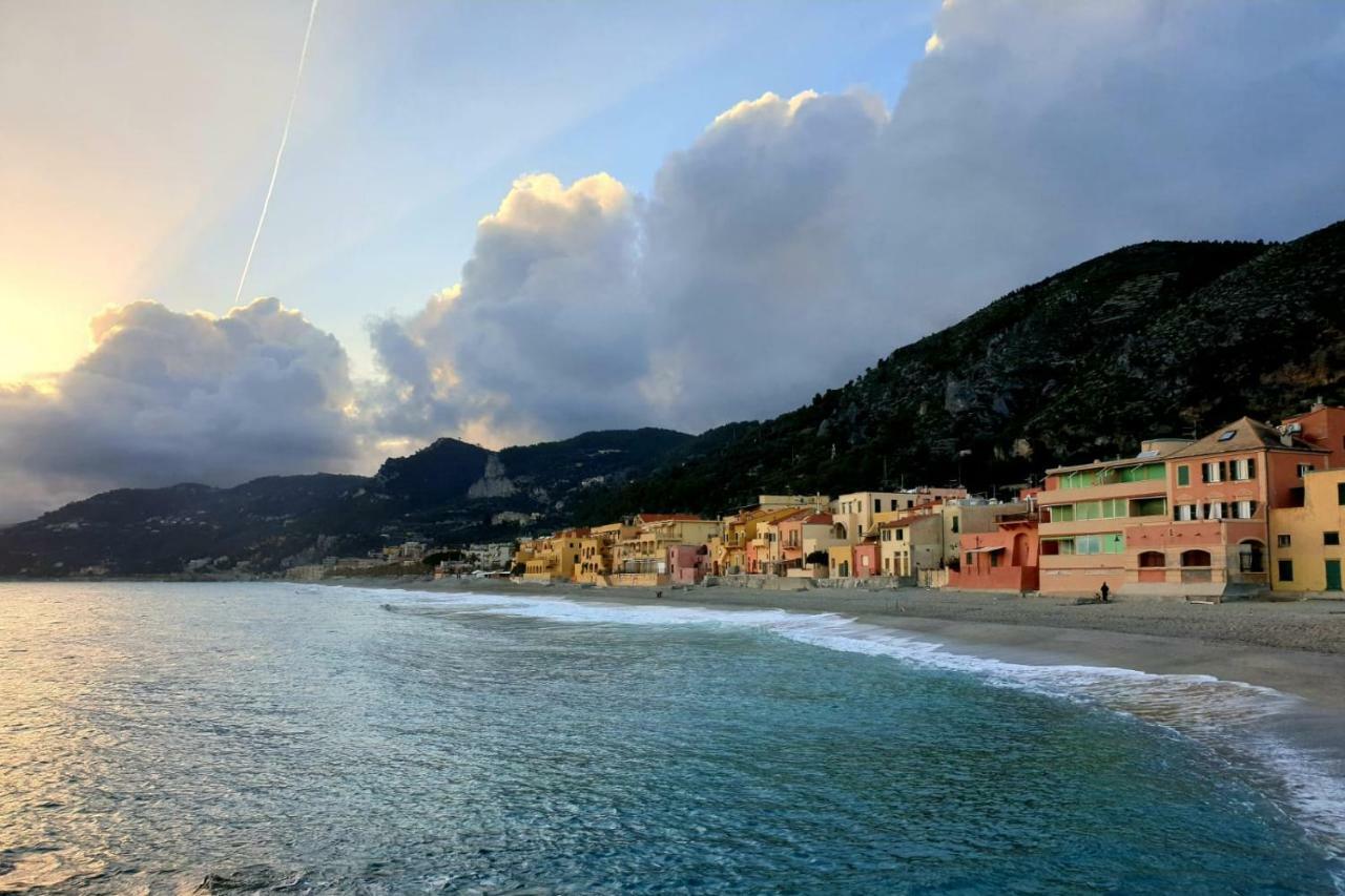 Varigotti #Subitoalmare Екстериор снимка