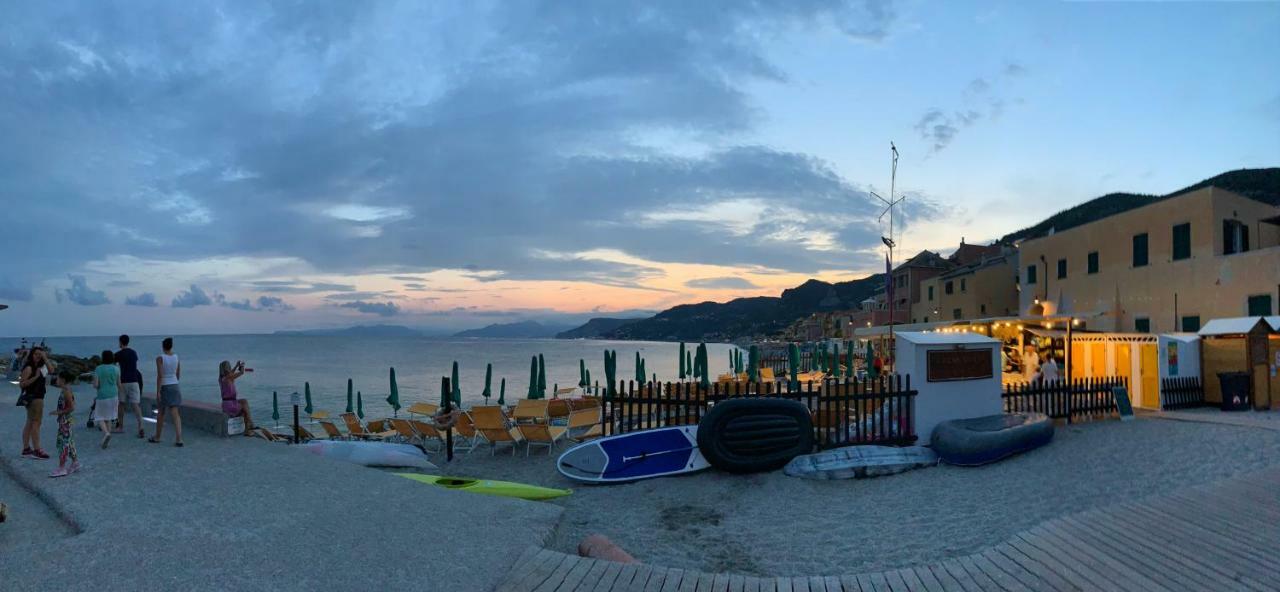 Varigotti #Subitoalmare Екстериор снимка